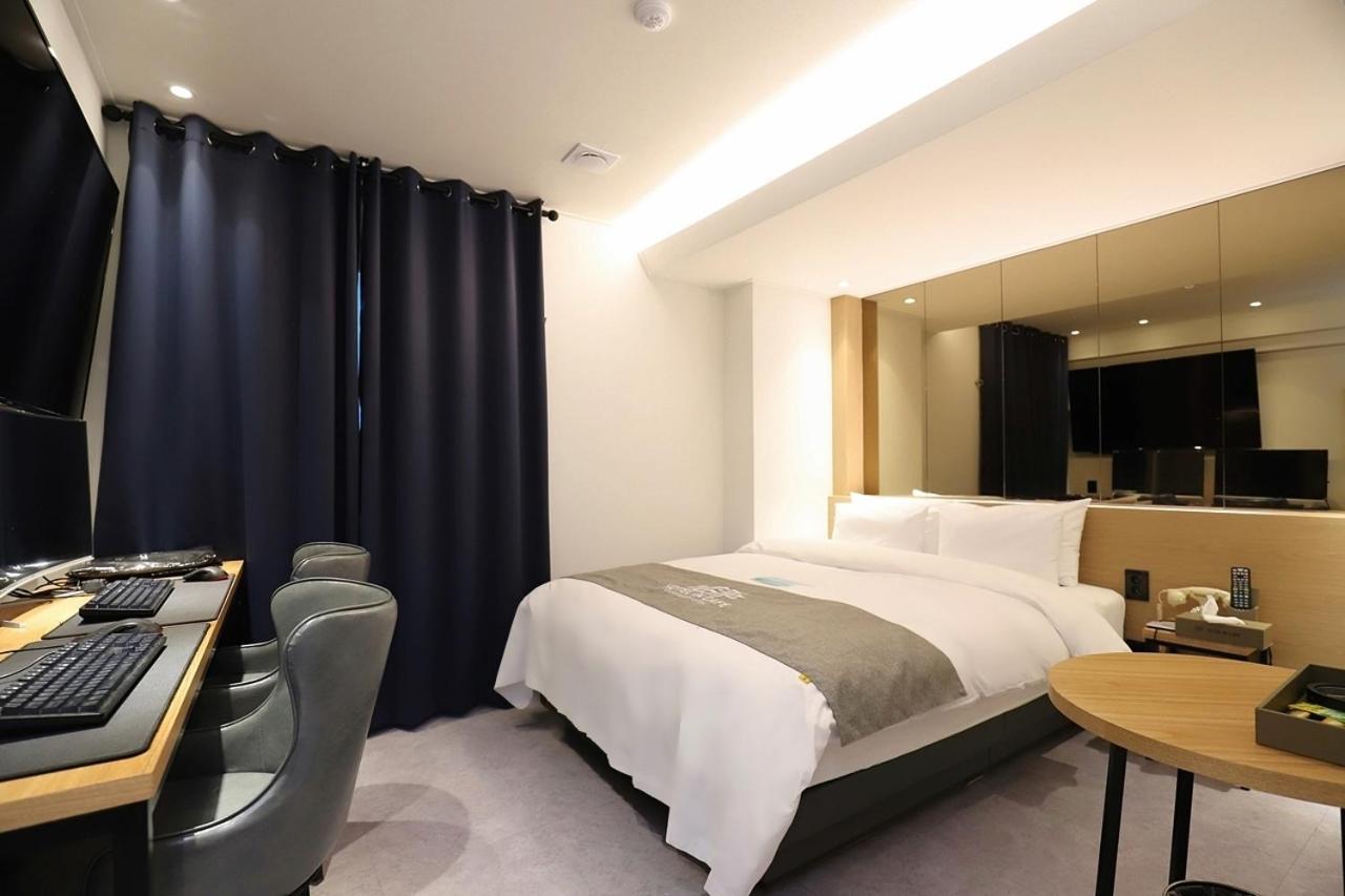 Hotel In Cafe Doksan Seoul Bilik gambar